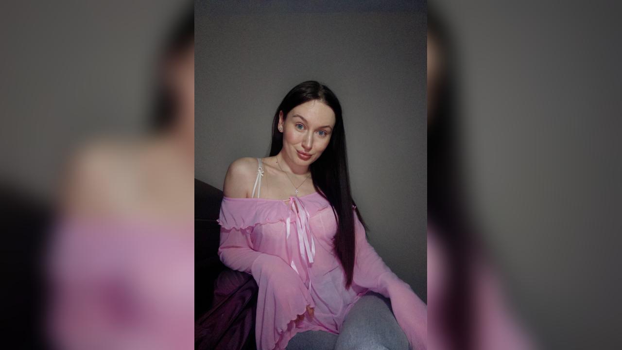 Webcam chat profile for KittyShy25: Latex & rubber