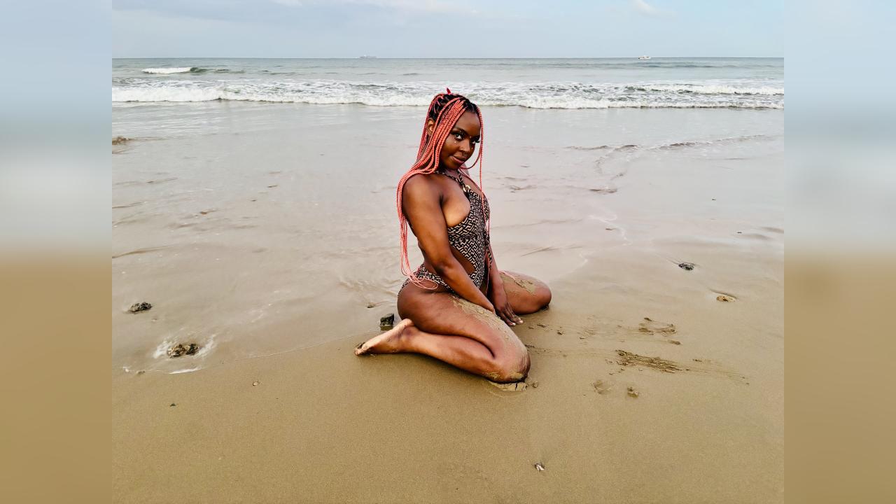 Webcam chat profile for ChocolateBunny: Legs, feet & shoes