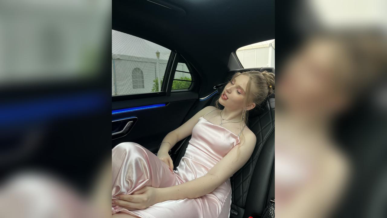 Webcam chat profile for VelvetVeil: Piercings & tattoos