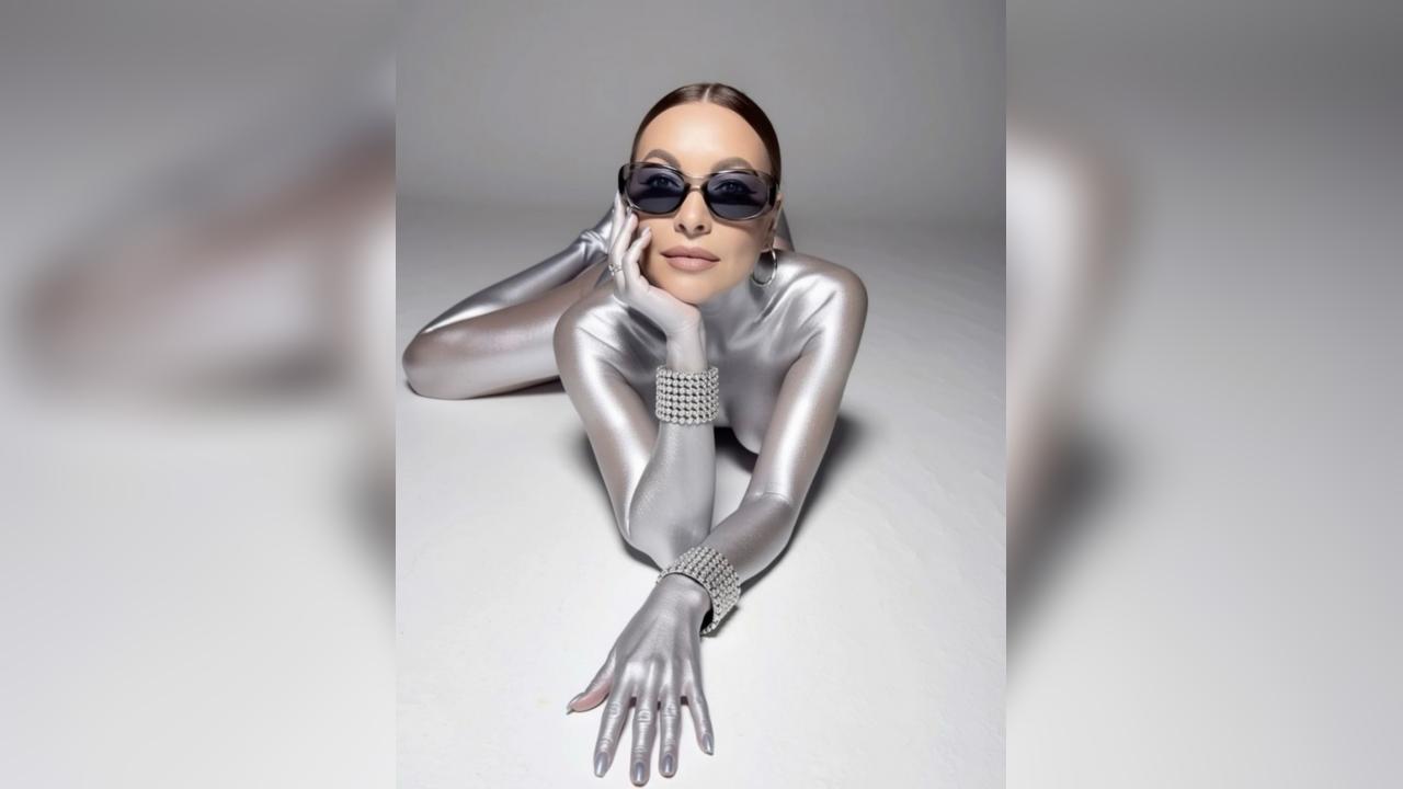 Webcam chat profile for MissFrakir: Exhibition