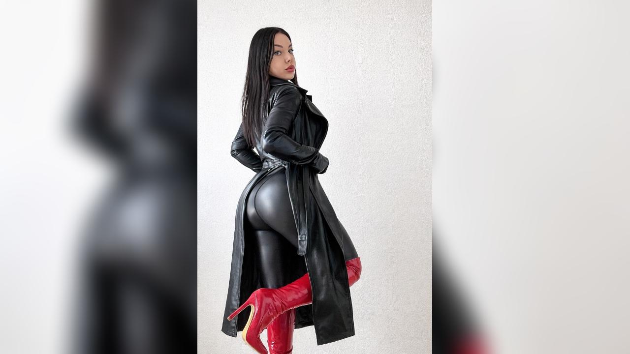 Webcam chat profile for FierceDesire: Dominatrix