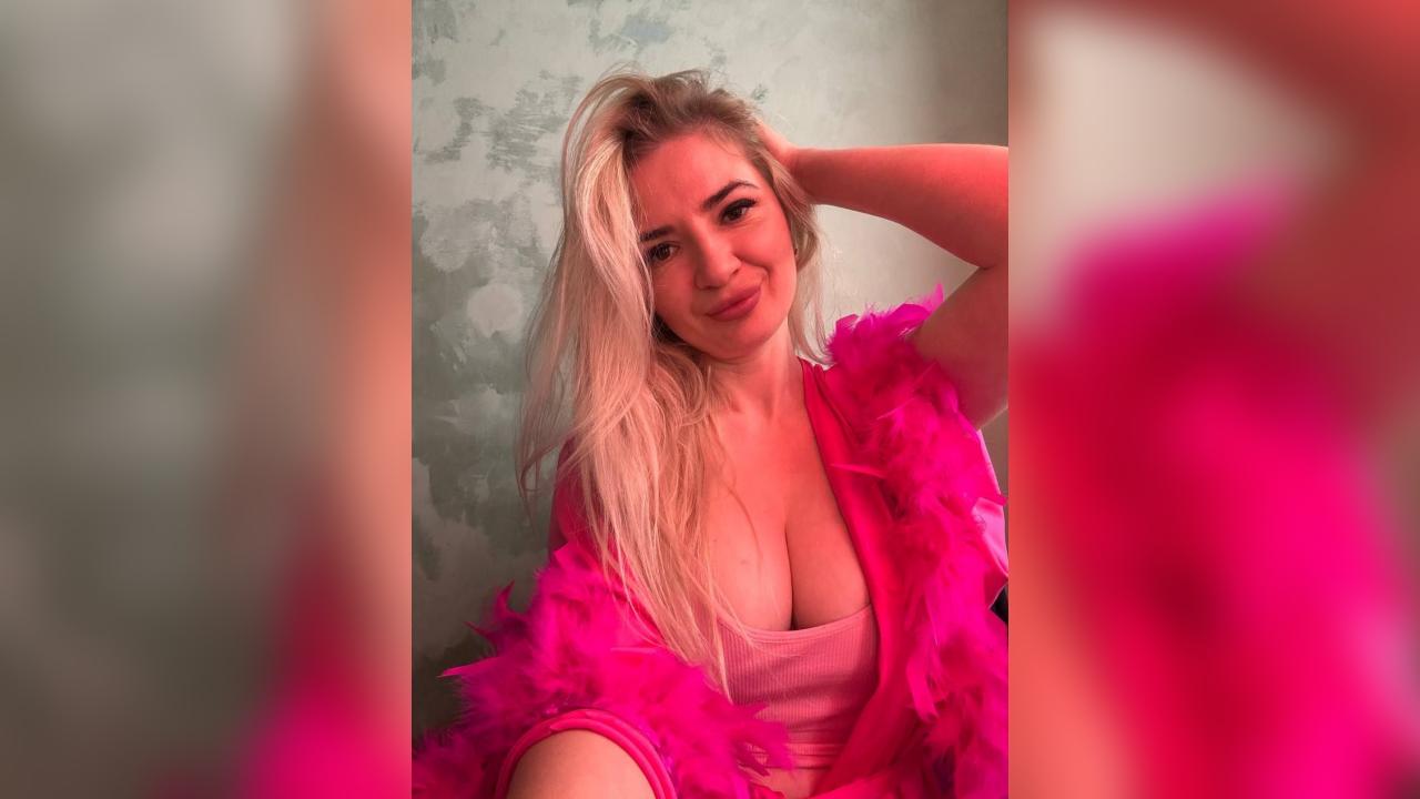 Webcam chat profile for BellaDonna11