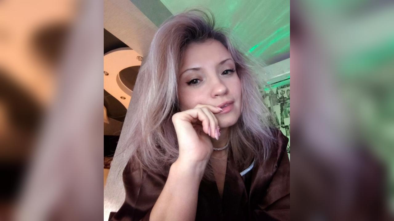 Webcam chat profile for Poise00180