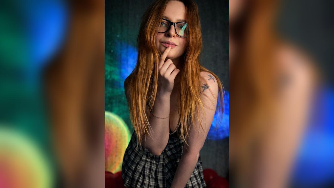 Webcam chat profile for CoyEmma: Strip-tease