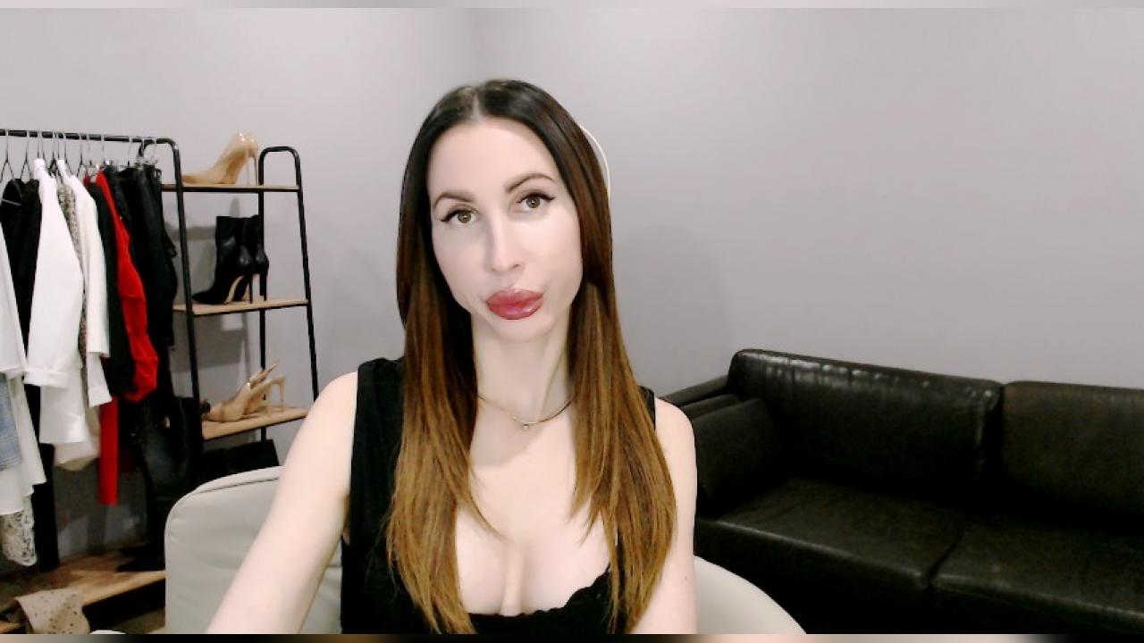 Webcam chat profile for EllaSea: Leather