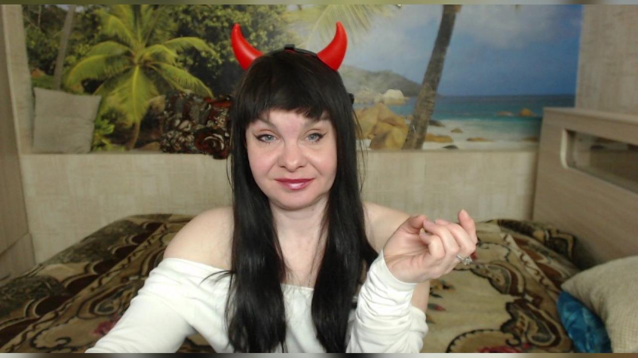 Webcam chat profile for Destinybbb: Bondage & discipline