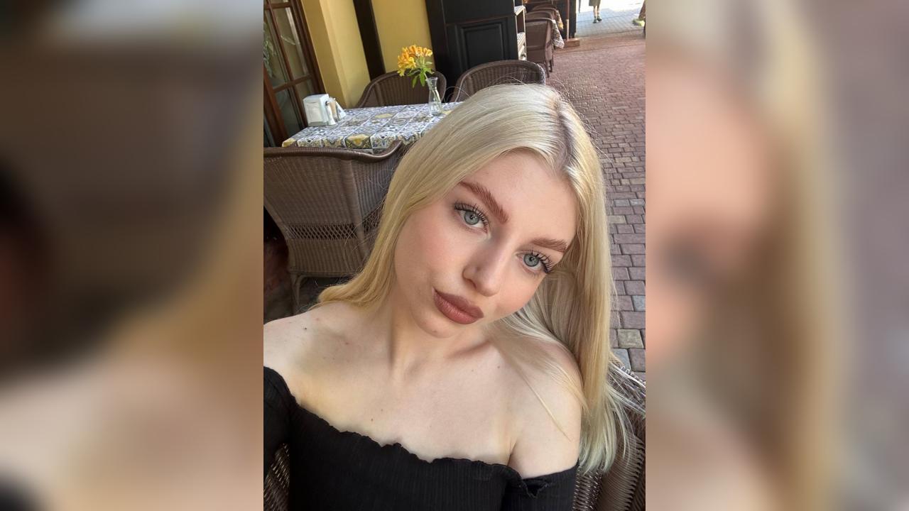 Webcam chat profile for Elunor