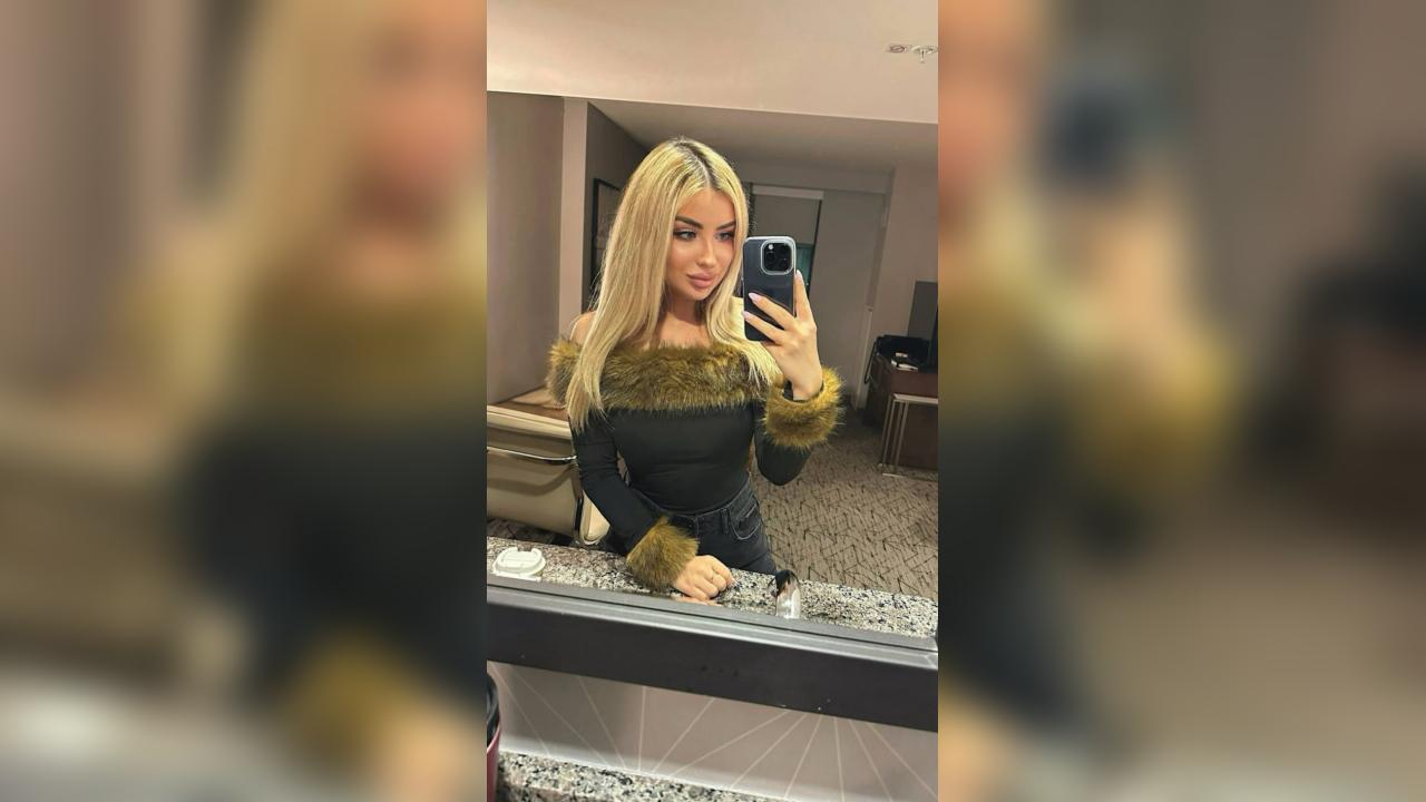 Webcam chat profile for ROKSII: Ask about my Hobbies