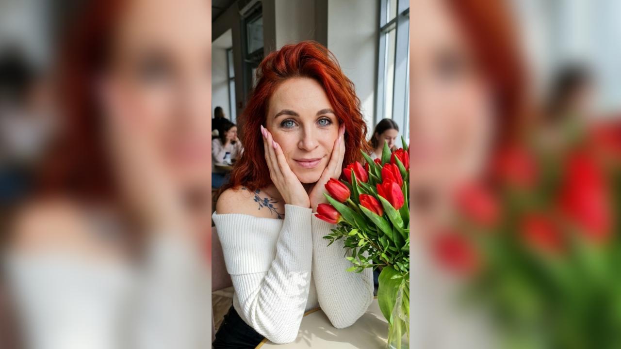 Webcam chat profile for DarkOrchid: Nails