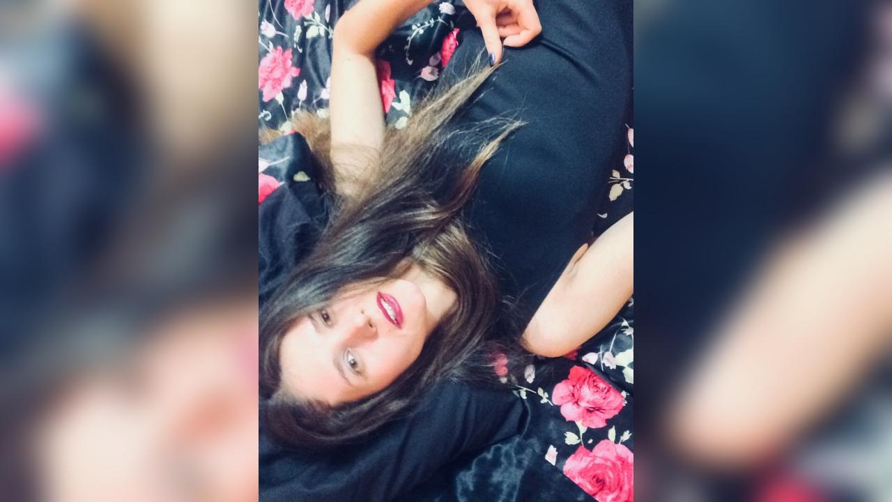 Webcam chat profile for MilanaNelson: Legs, feet & shoes