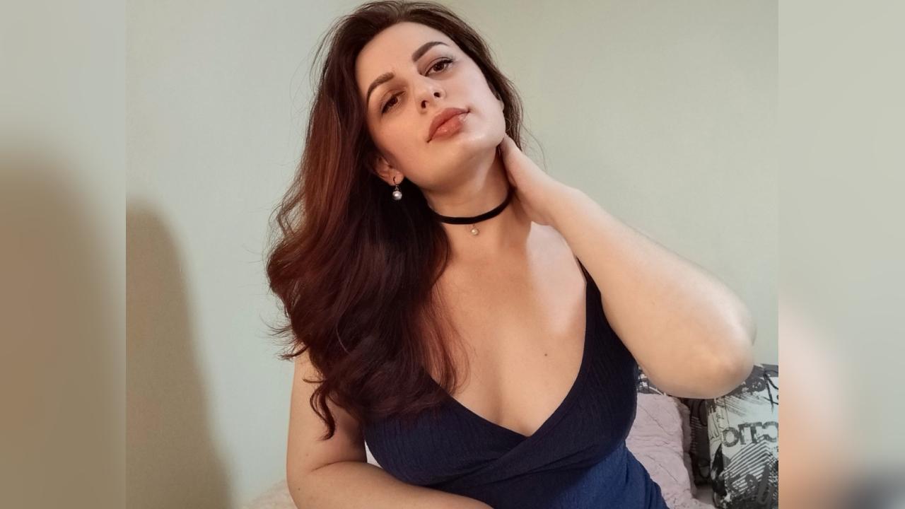 Webcam chat profile for 8LazyCat