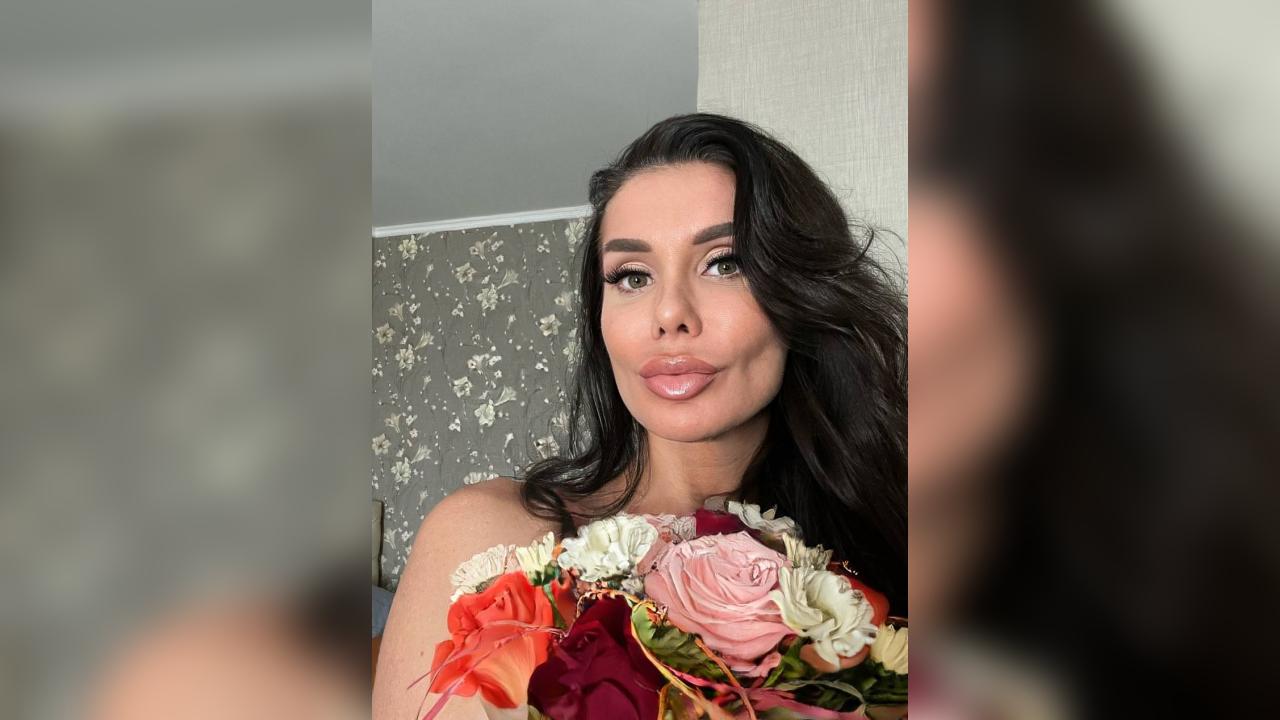 Webcam chat profile for xGala: Outfits