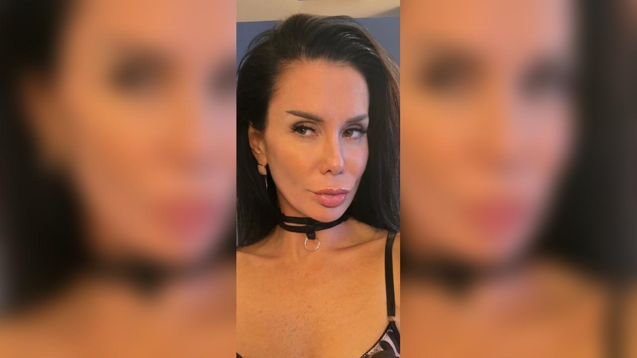 Webcam chat profile for xGala: Outfits