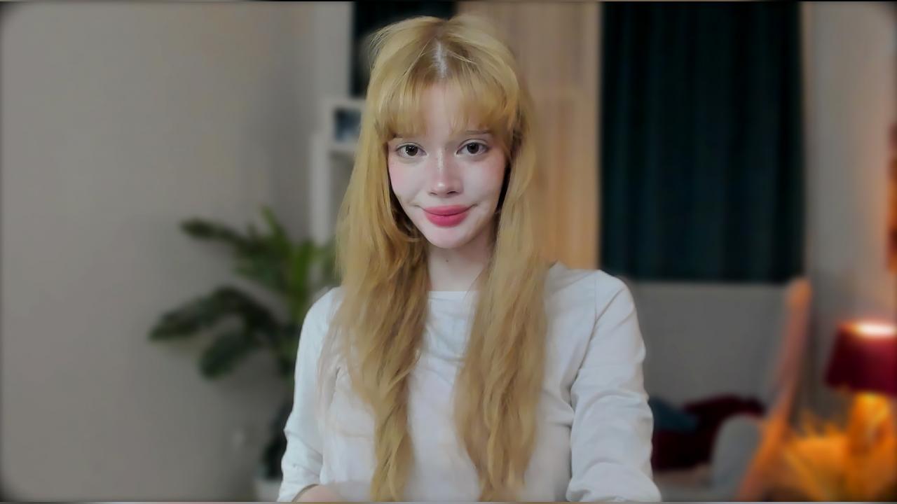 Webcam chat profile for SweetMell: Leather