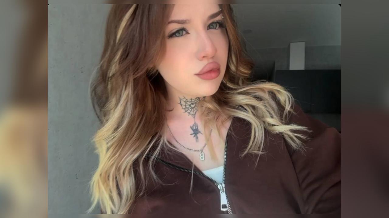 Webcam chat profile for HoneyMia