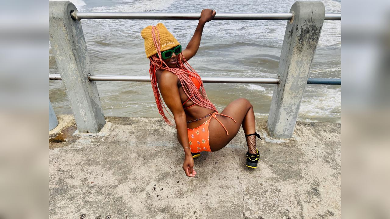 Webcam chat profile for ChocolateBunny: Legs, feet & shoes