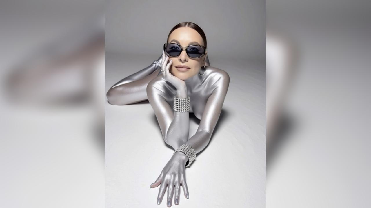 Webcam chat profile for MissFrakir: Exhibition