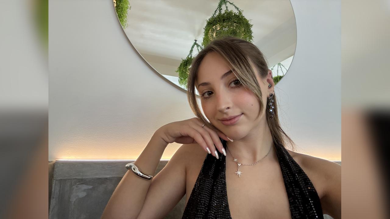 Webcam chat profile for DreamyEva: Dancing