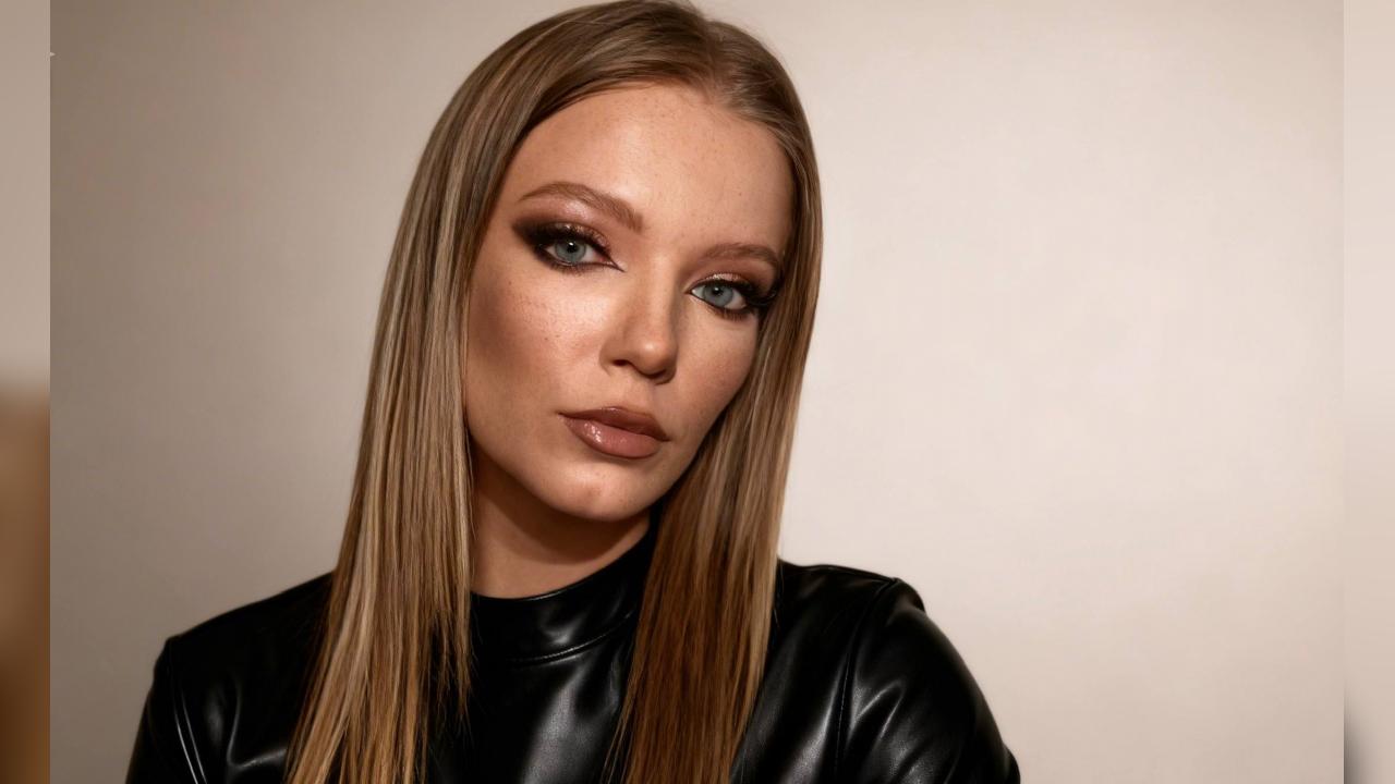 Webcam chat profile for LilyDaviss: Bondage & discipline