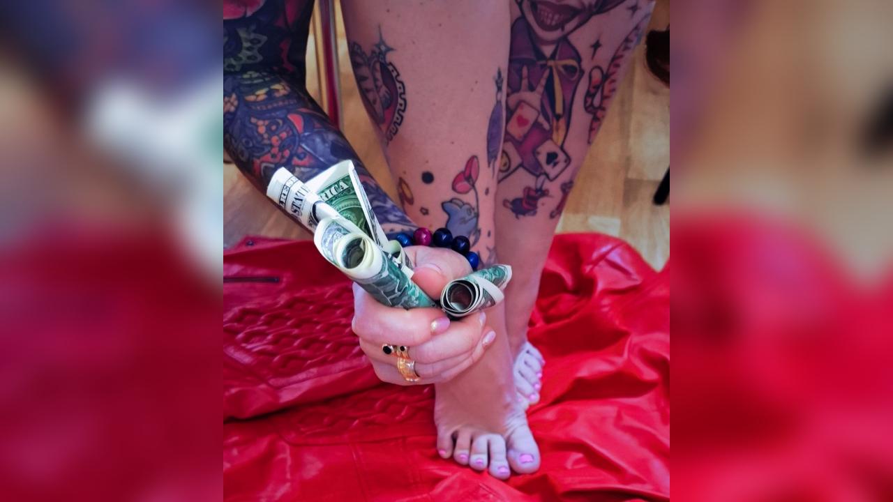 Webcam chat profile for MissTwinkle: Leather