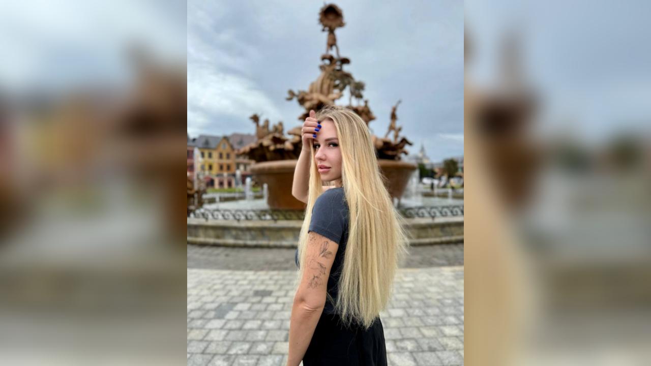 Webcam chat profile for MiaNova: Ask about my Hobbies