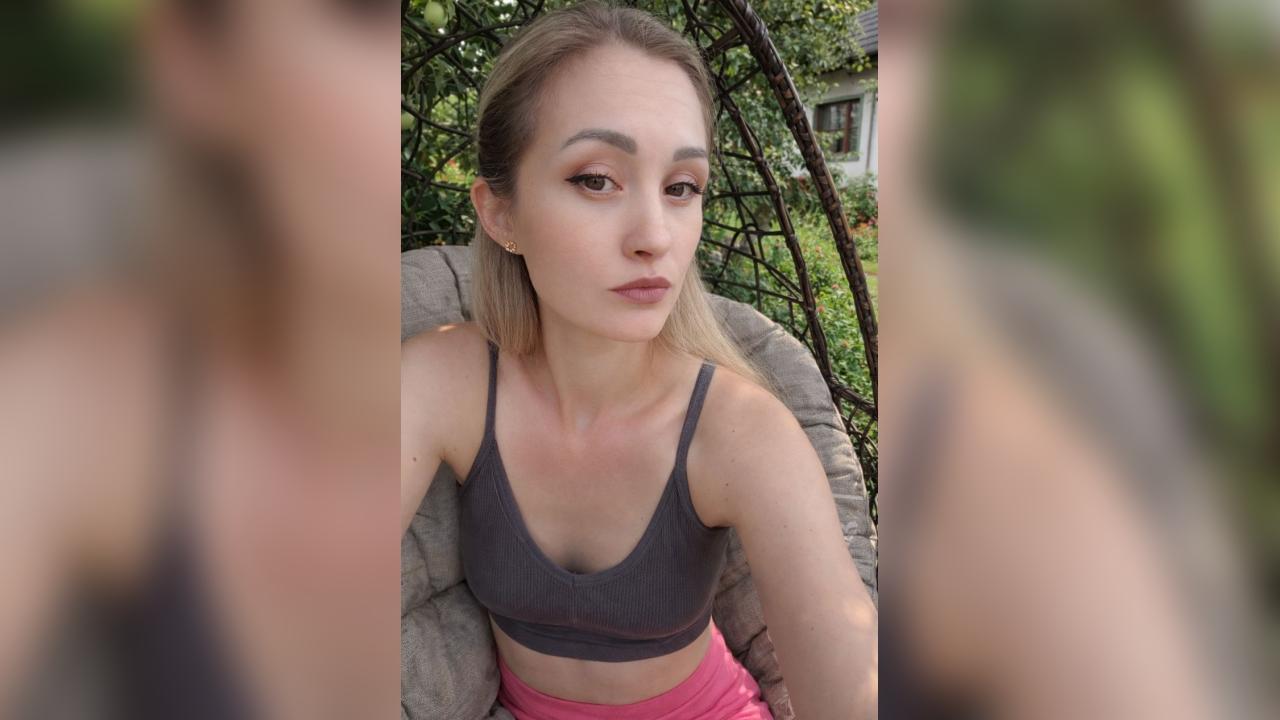 Webcam chat profile for Amarella: Dancing