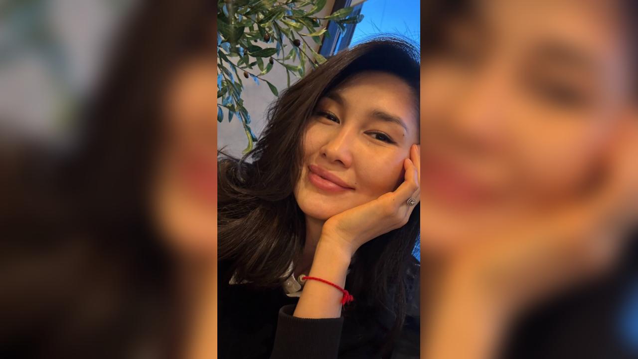 Webcam chat profile for Amelune: Ask about my Hobbies