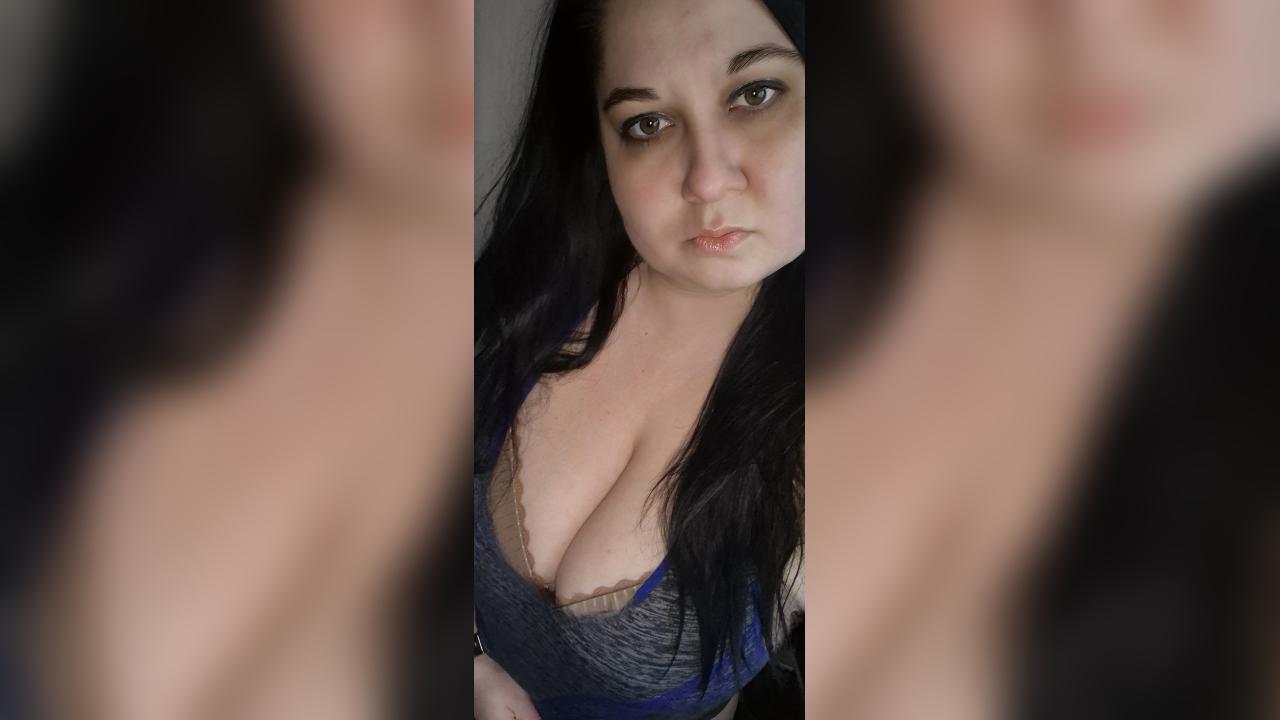 Webcam chat profile for Lysil: Legs, feet & shoes