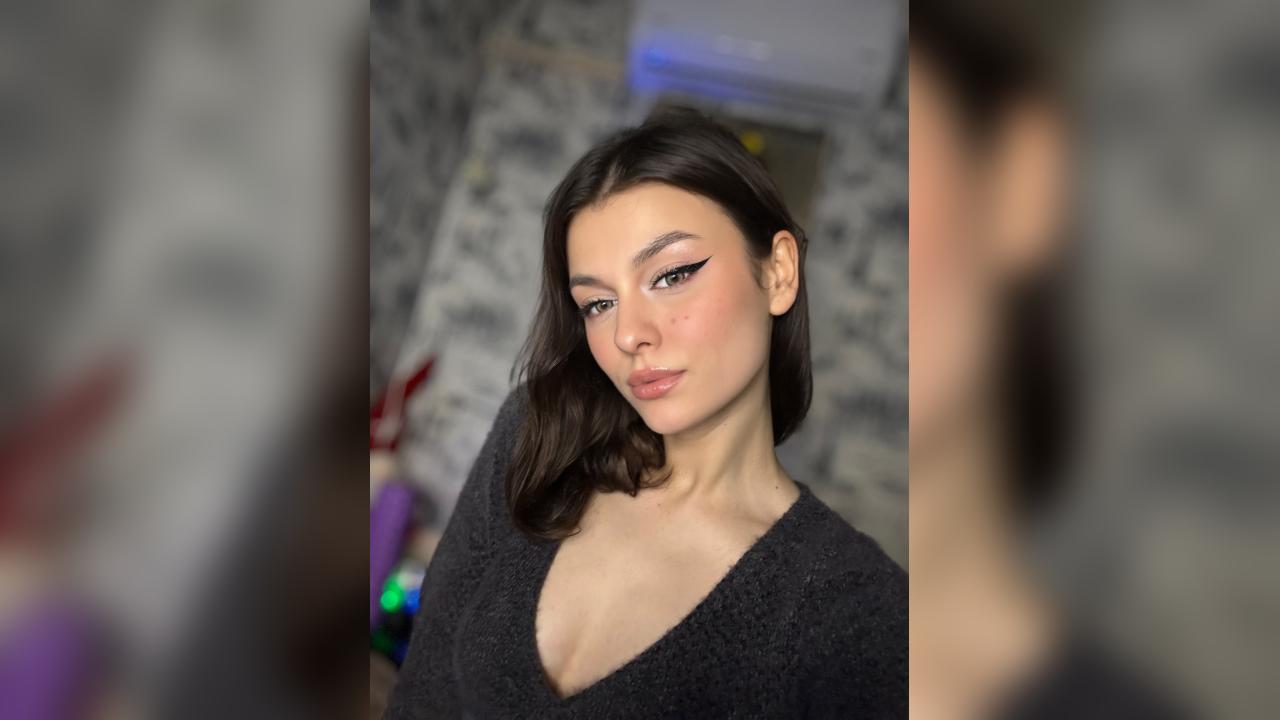 Webcam chat profile for KiraVibe: Ask about my Hobbies