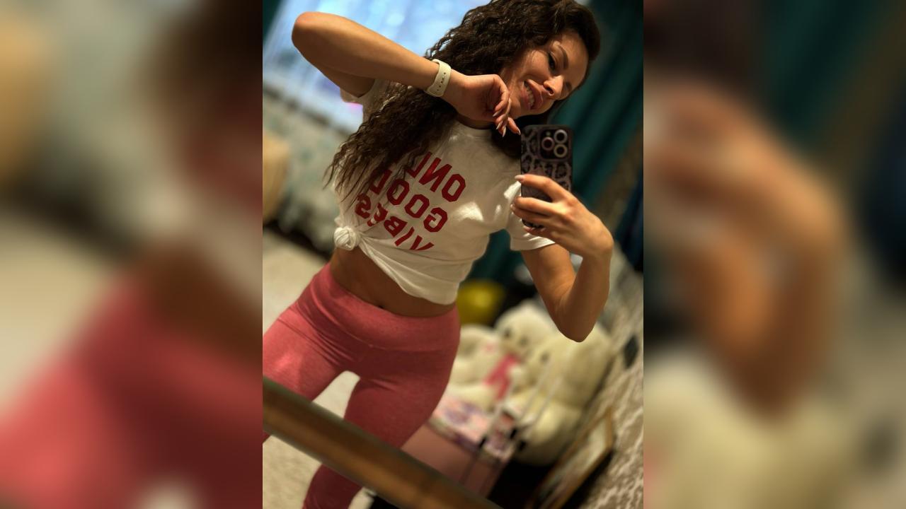 Webcam chat profile for 01CHANEL: Leather