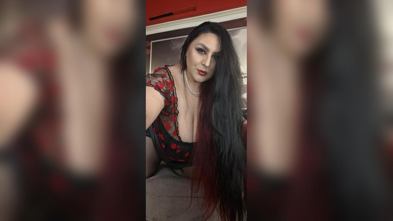 Webcam chat profile for BOOBERELLAx: Dominatrix