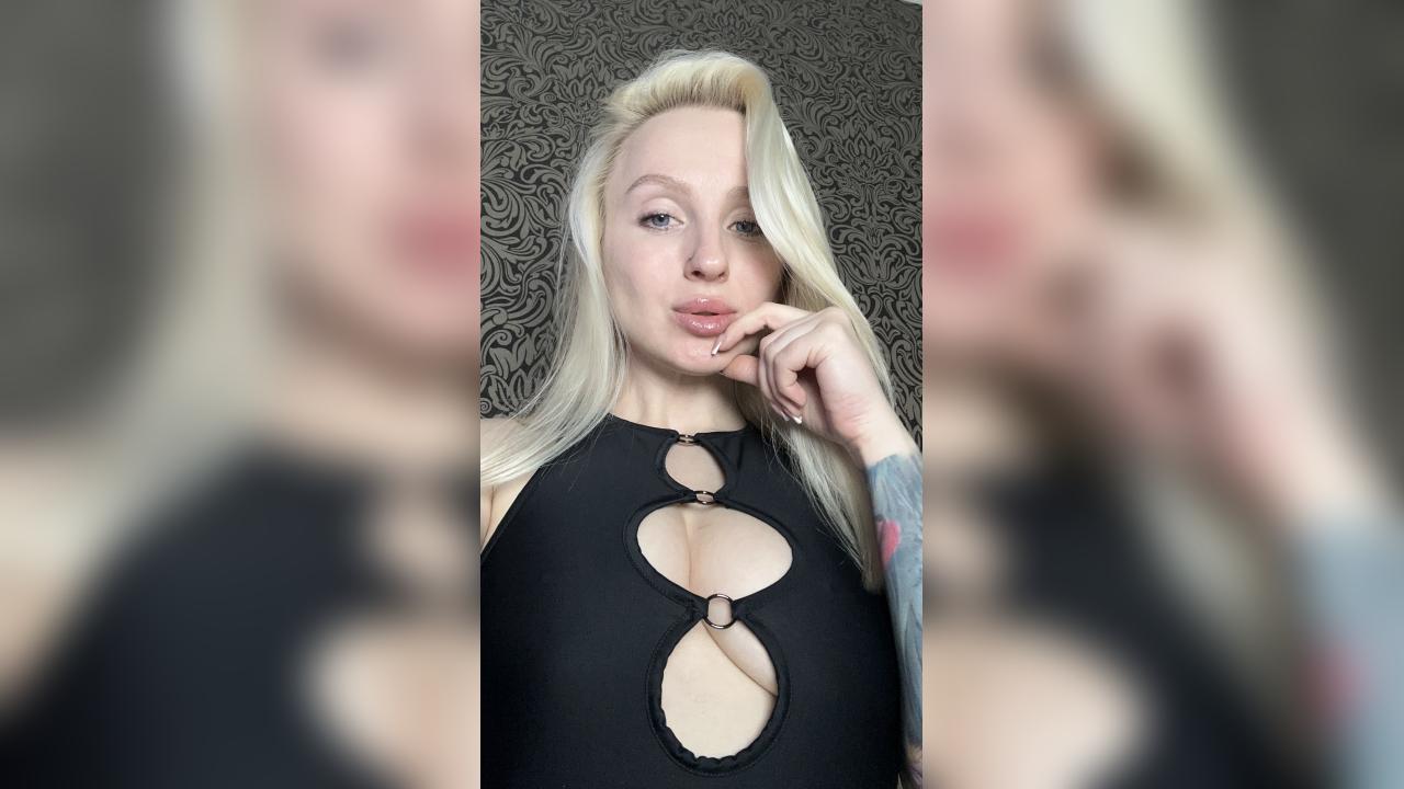 Webcam chat profile for SirenJuliette: Kissing