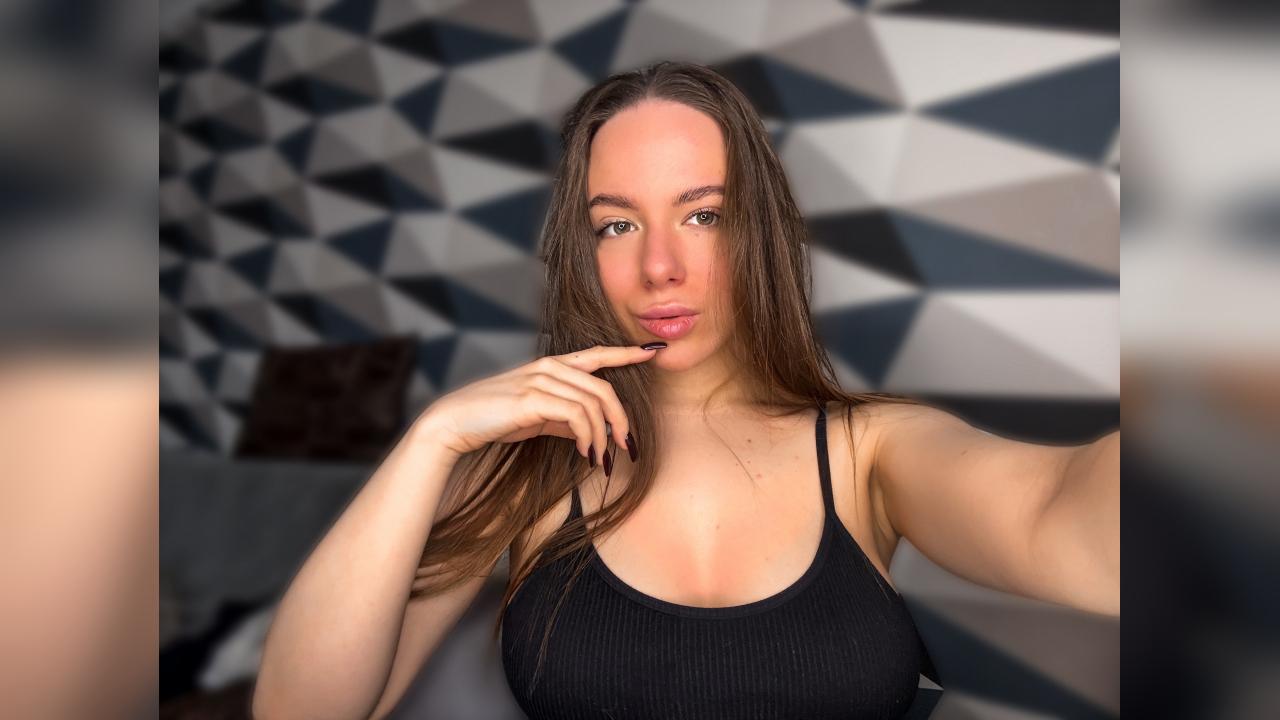 Webcam chat profile for YourBarbieLove: Leather