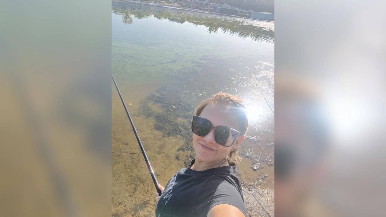 Webcam chat profile for 1HoneyBee1