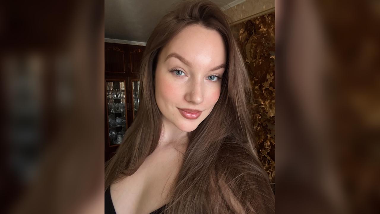 Webcam chat profile for DianaCherry: Legs, feet & shoes