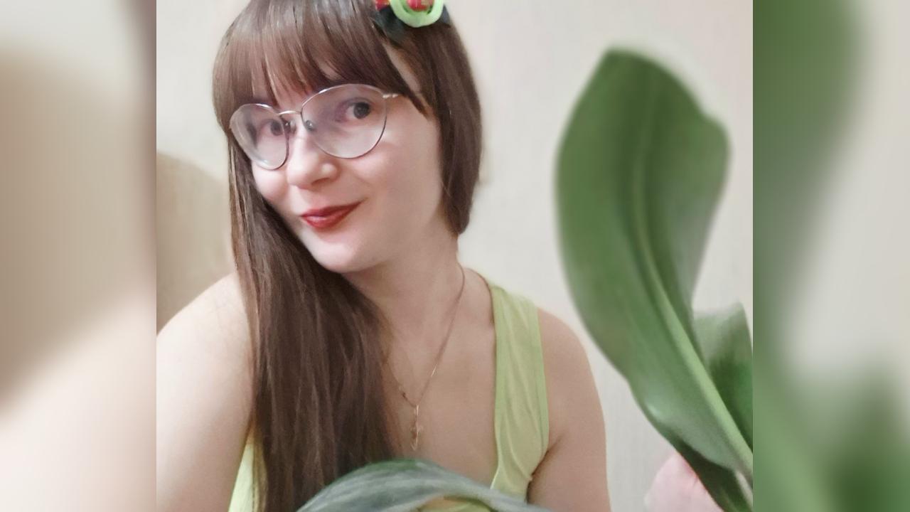 Webcam chat profile for KiraLaGoldens: Dominatrix