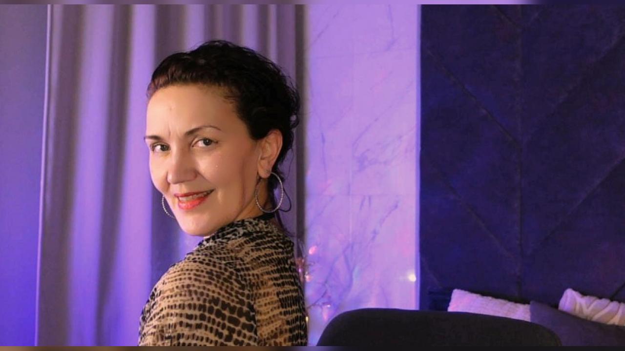 Webcam chat profile for IreneMarlow: Leather