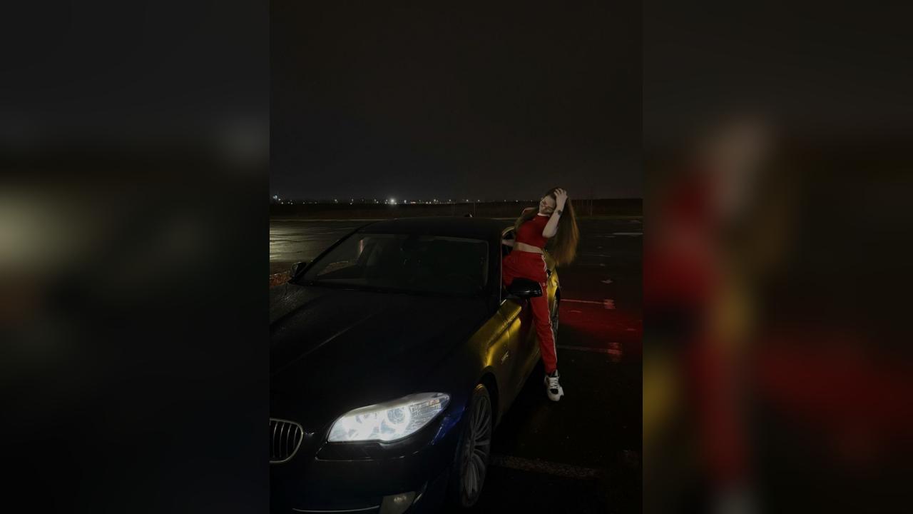 Webcam chat profile for RavenBlisss: Legs, feet & shoes