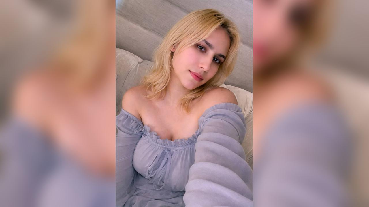 Webcam chat profile for Miiro00: Lipstick