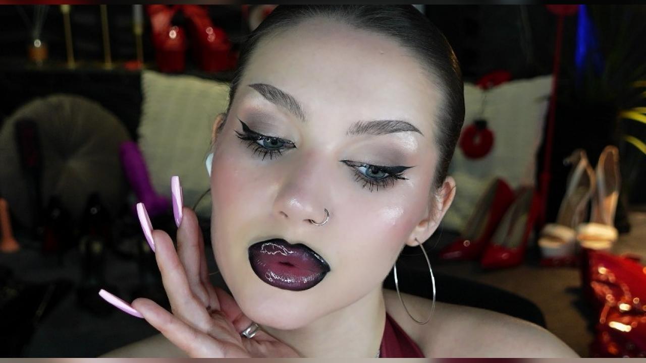 Webcam chat profile for DarsyFancy: Dominatrix