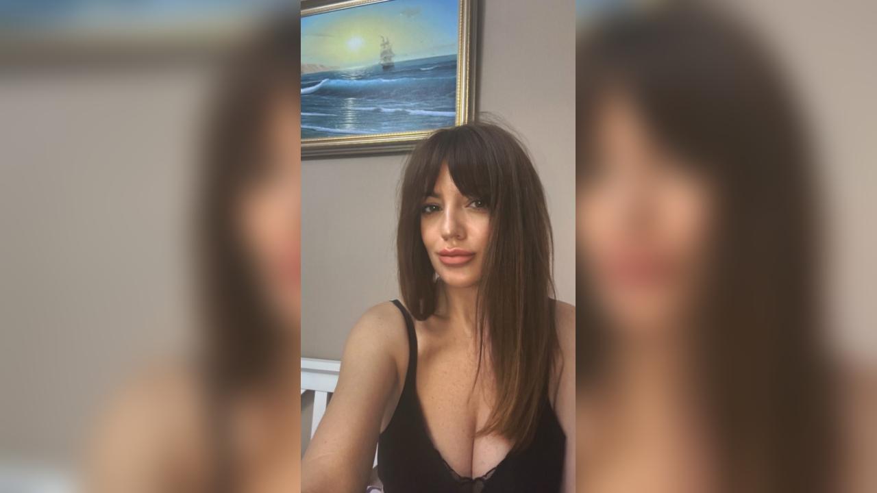 Webcam chat profile for MagicEva: Ask about my Hobbies