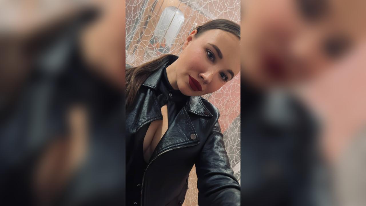 Webcam chat profile for LunaRiche: Ask about my Hobbies