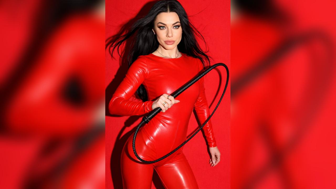 Webcam chat profile for KrissssCharming: Dominatrix