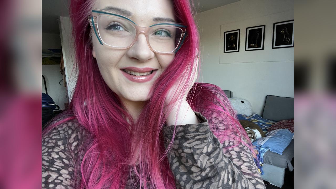 Webcam chat profile for redkissruby: Legs, feet & shoes