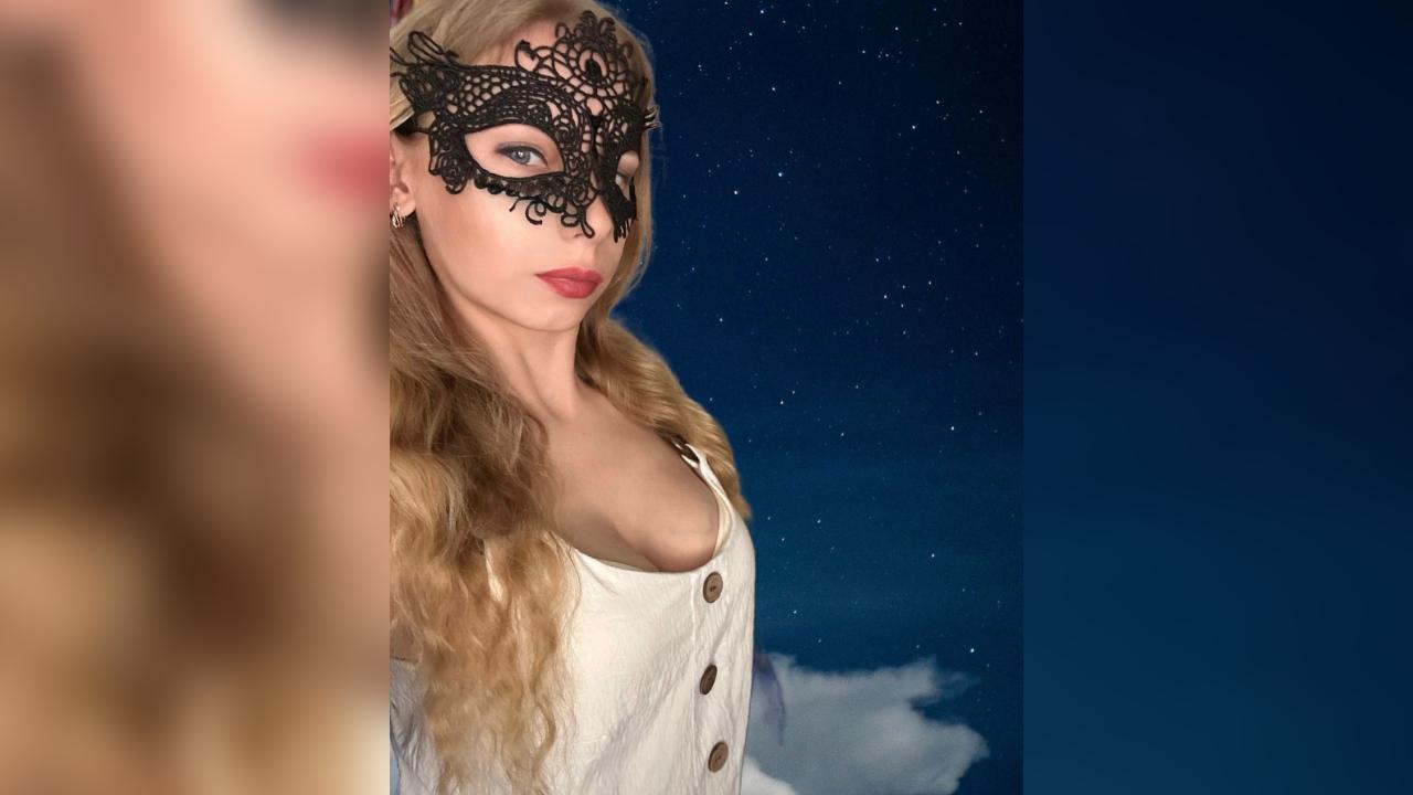 Webcam chat profile for Milagrosx: Legs, feet & shoes