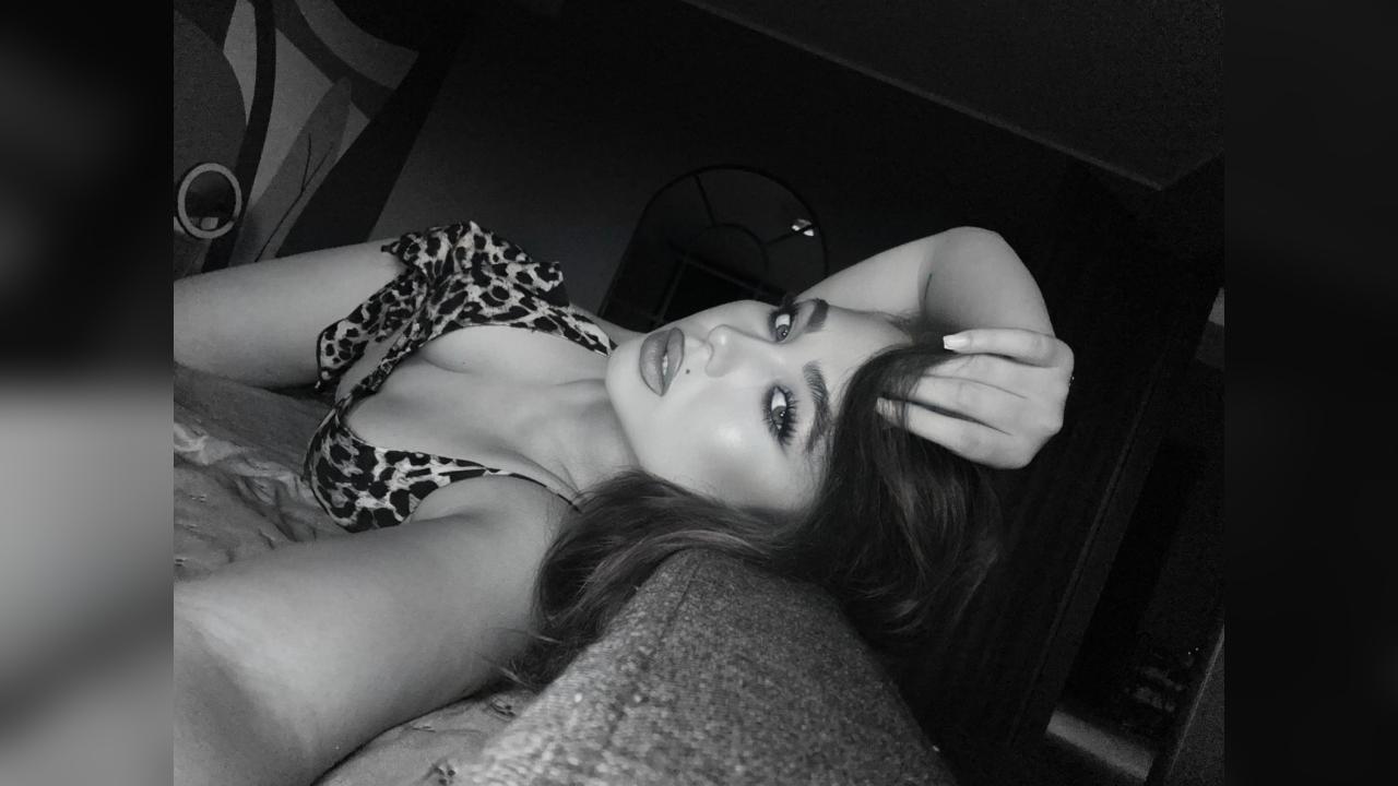 Webcam chat profile for AddaSin: Leather