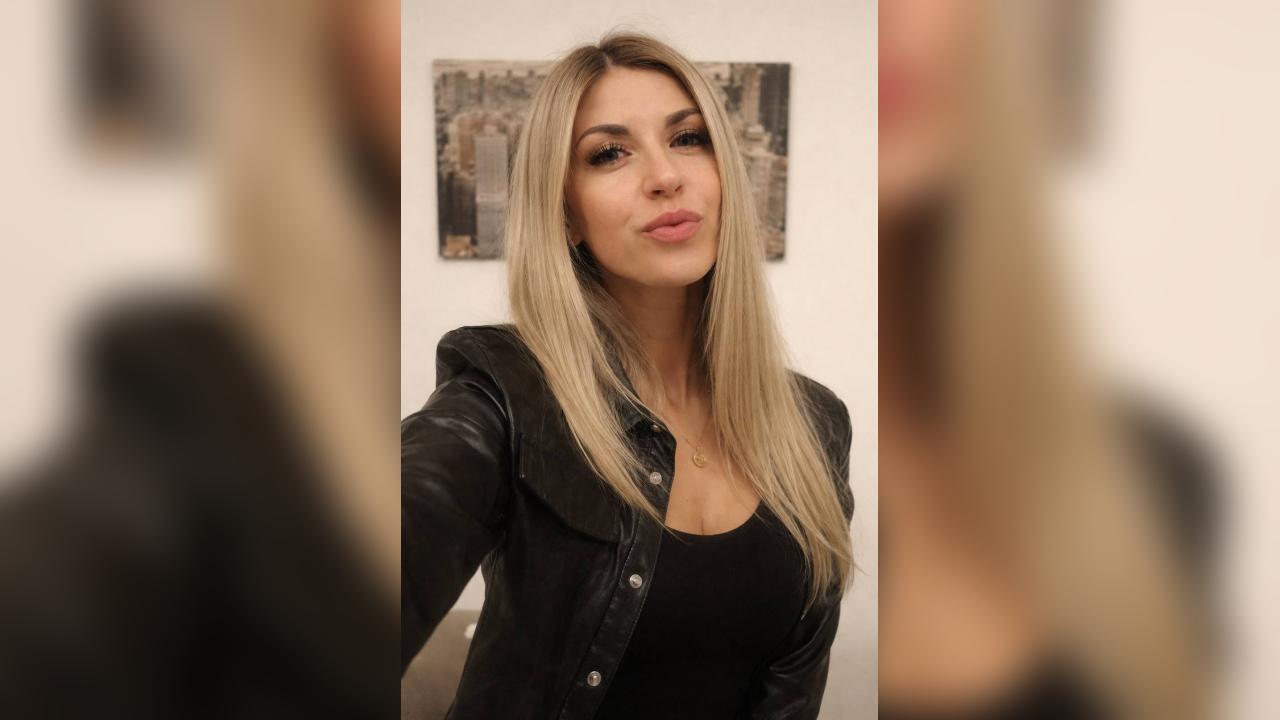 Webcam chat profile for LikaBelle: Dancing