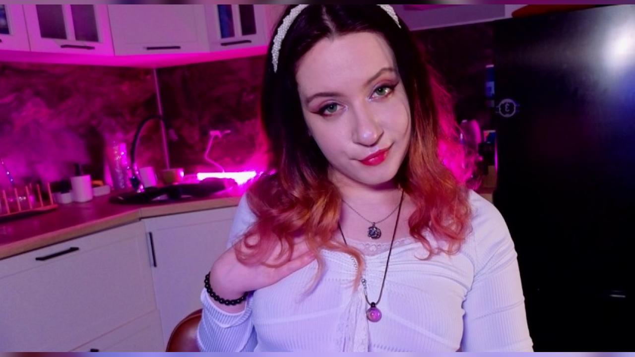 Webcam chat profile for NanaMoon: Leather