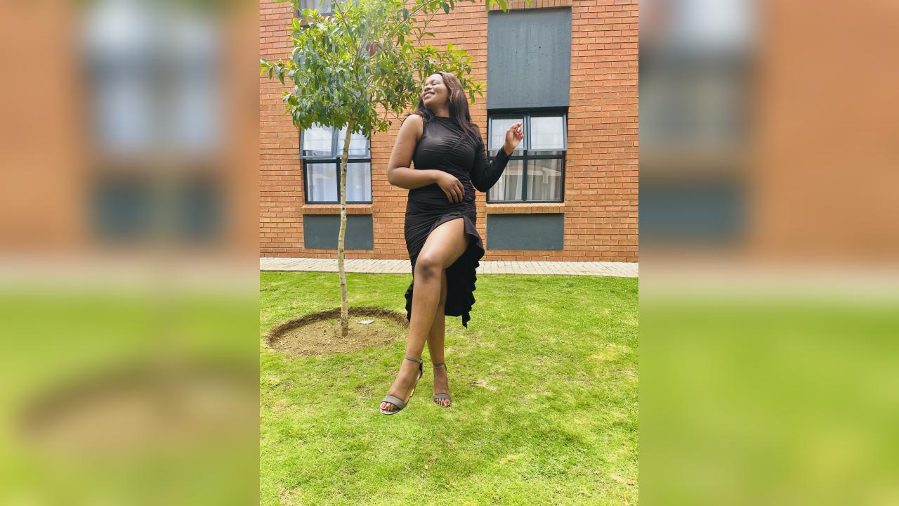 Webcam chat profile for blackpearl: Legs, feet & shoes