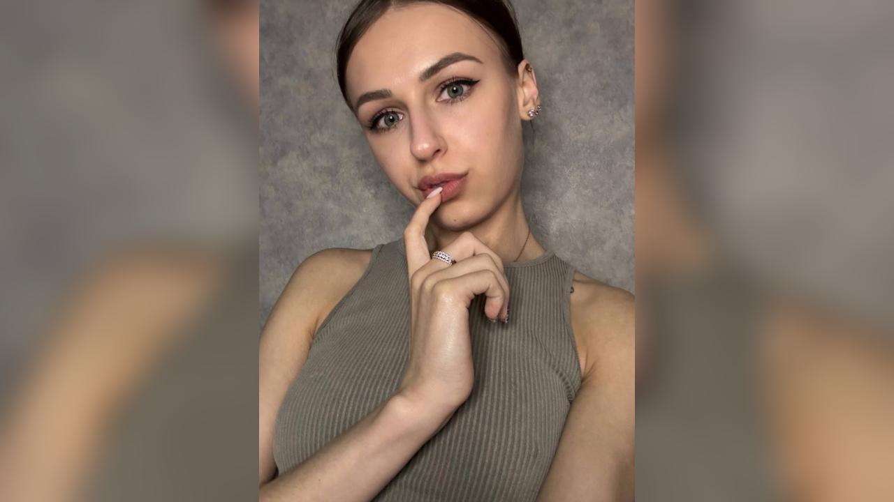 Webcam chat profile for MysticCharm: Ask about my Hobbies